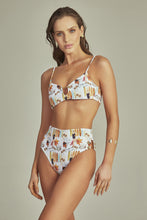 Carregar imagem no visualizador da galeria, Model Front: Empress Set Bikini Antigua Pop Art