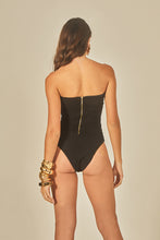 Carregar imagem no visualizador da galeria, Model Back: Empress One-Piece Tule Preto Body Bossa