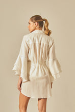 Carregar imagem no visualizador da galeria, Model Back: Empress Shirtdress Offwhite Camisa Claire