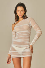 Carregar imagem no visualizador da galeria, Model Front: Empress Mini Dress Yasmin Dress White Tule