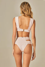 Carregar imagem no visualizador da galeria, Model Back: Empress Bottom Bottom Hoop Sloane Pink Tweed Texture