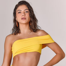 Carregar imagem no visualizador da galeria, Model Front: Empress Top Top Biquini Off Shoulder Amarelo