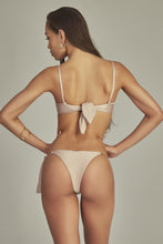 Carregar imagem no visualizador da galeria, Model Back: Empress Set Bikini Agatha Nude
