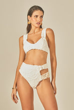 Carregar imagem no visualizador da galeria, Model Front: Empress Set Set Offwhite Sloane
