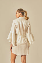 Carregar imagem no visualizador da galeria, Model Back: Empress Shirtdress Offwhite Camisa Claire
