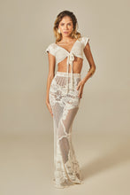 Carregar imagem no visualizador da galeria, Model Front: Empress Beach Top Beach Top Cherie Sixty Off White Lace
