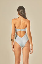 Carregar imagem no visualizador da galeria, Model Back: Empress One-Piece Jeans Body Dolly
